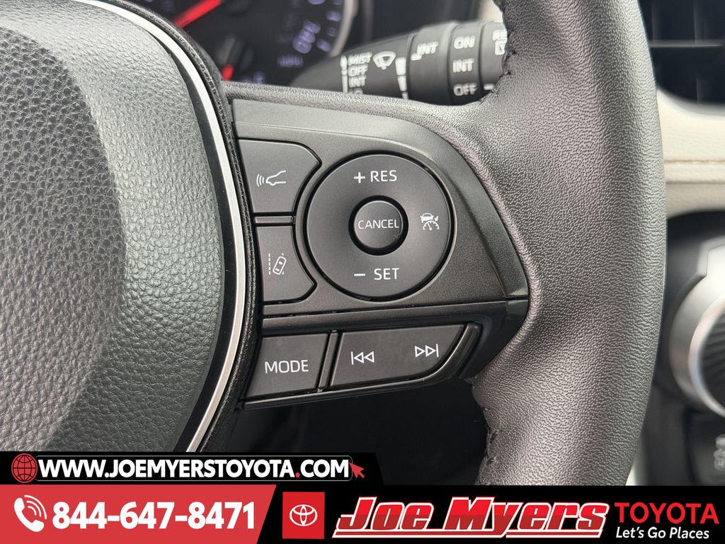 Used 2022 Silver Sky Metallic Toyota XLE Premium image 23