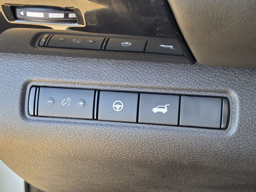 Used 2025 Glacier White Nissan SV image 24