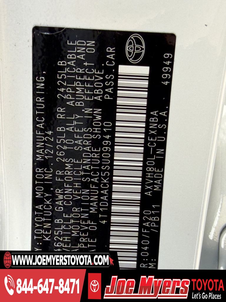 Used 2025 Ice Cap Toyota LE image 31