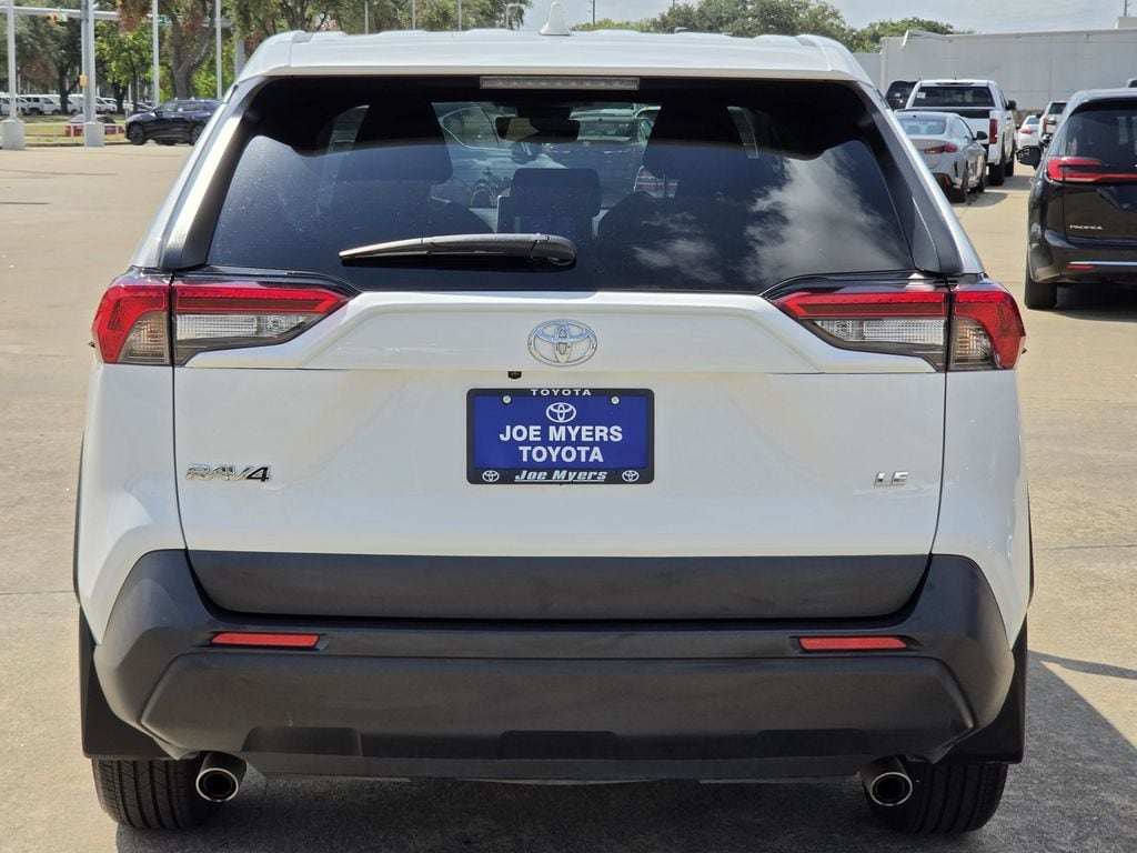 Used 2024 Ice Toyota LE image 8