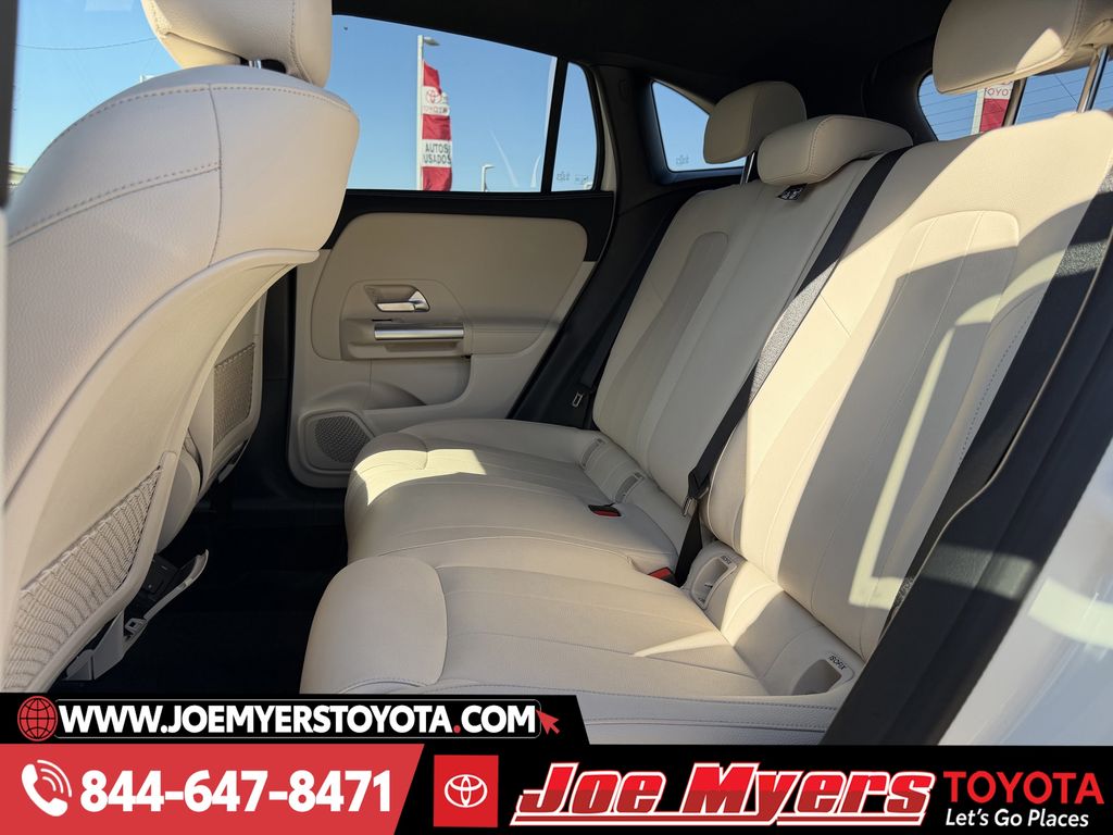 Used 2025 White Mercedes-Benz GLA 250 image 28