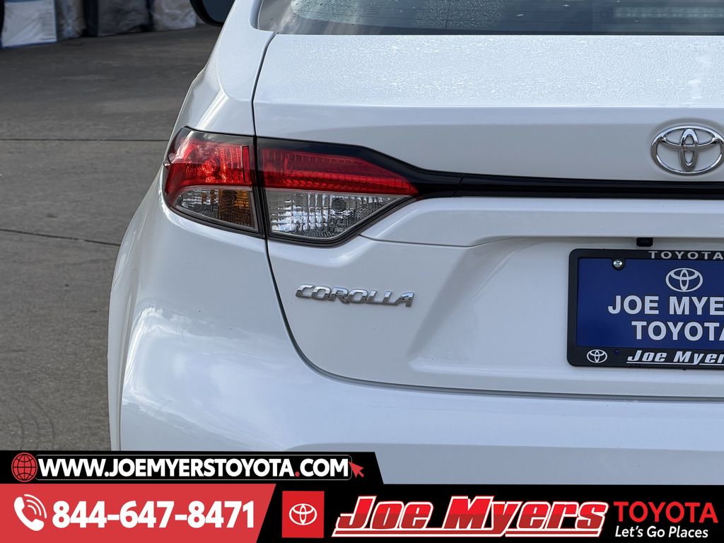 Used 2024 Ice Cap Toyota LE image 10