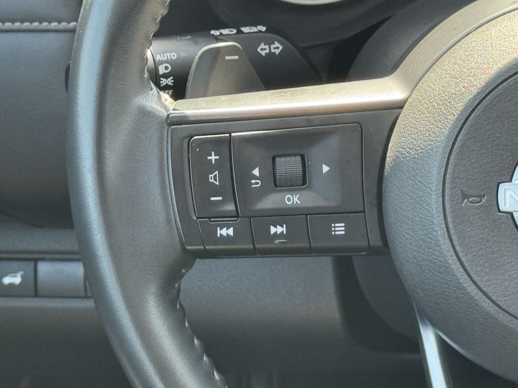 Used 2025 Deep Ocean Blue Pearl Nissan SV image 12