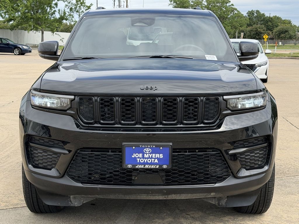 Used 2025 Jeep Grand Cherokee Altitude SUV