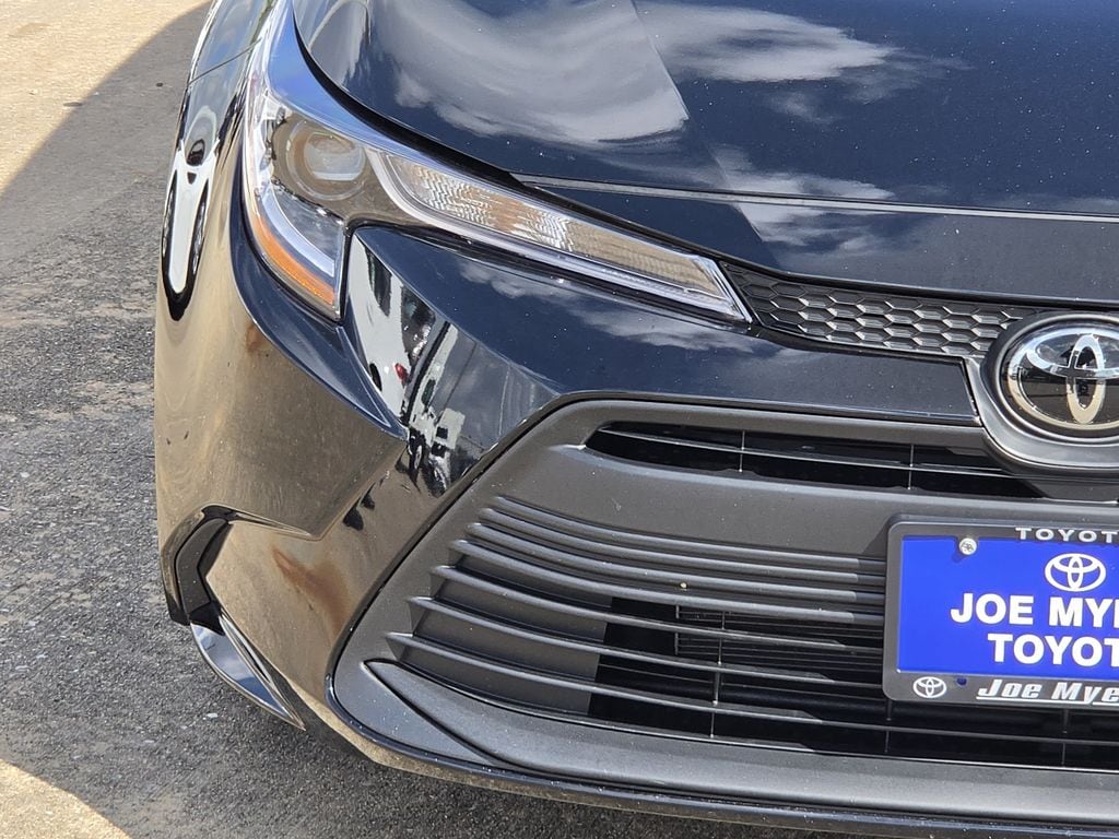 Used 2026 Midnight Black Metallic Toyota LE image 5