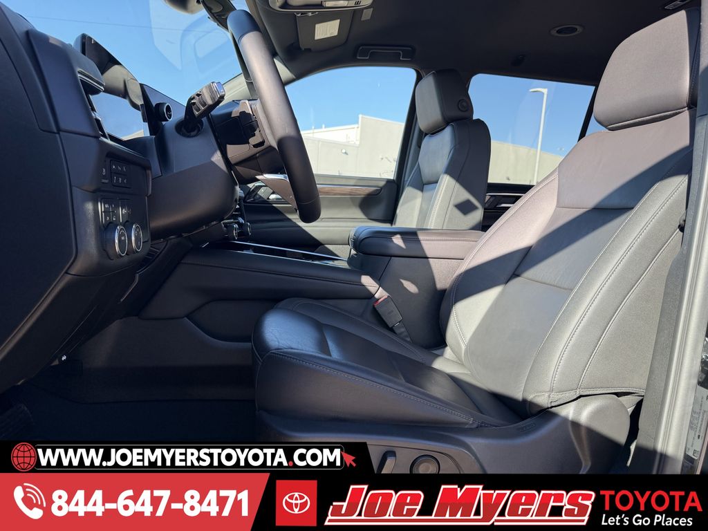 Used 2025 Black Chevrolet LT image 27