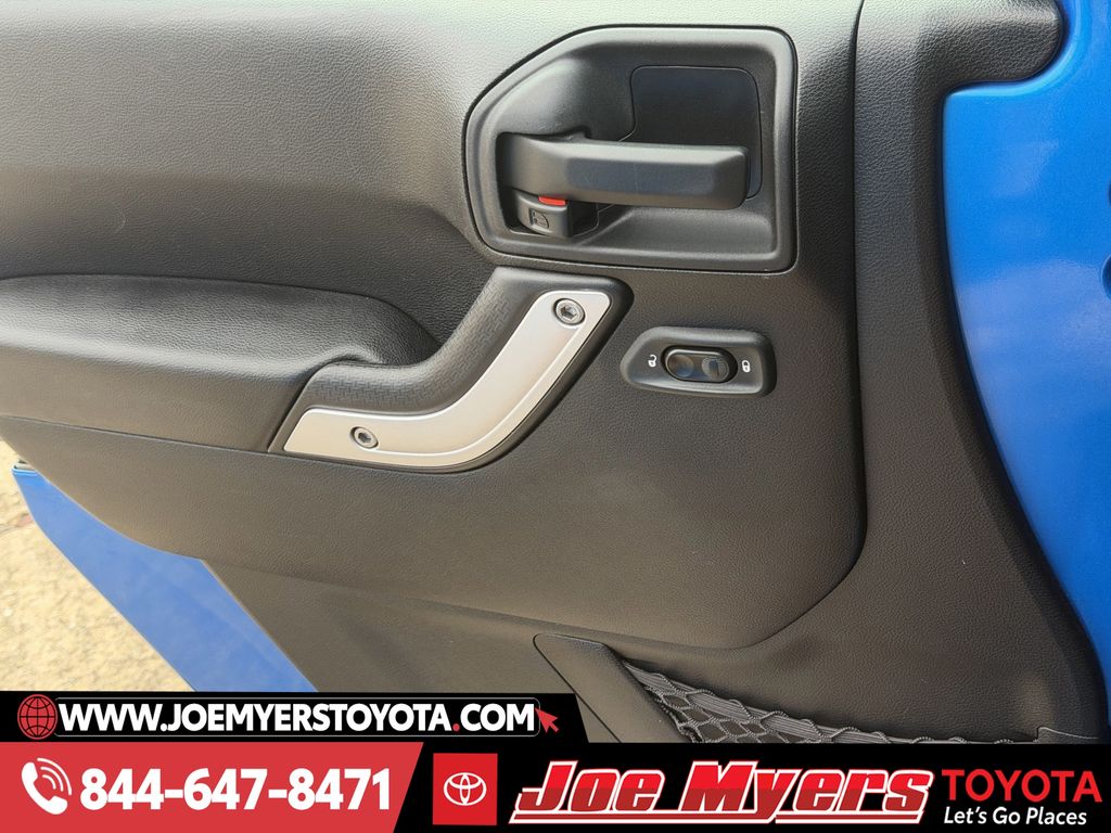 Used 2016 Hydro Blue Pearl Coat Jeep Unlimited Sahara image 24