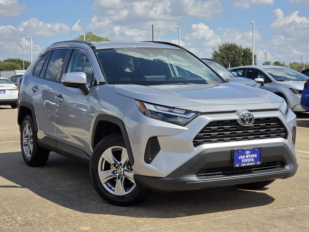 Used 2025 Silver Sky Metallic Toyota XLE image 2