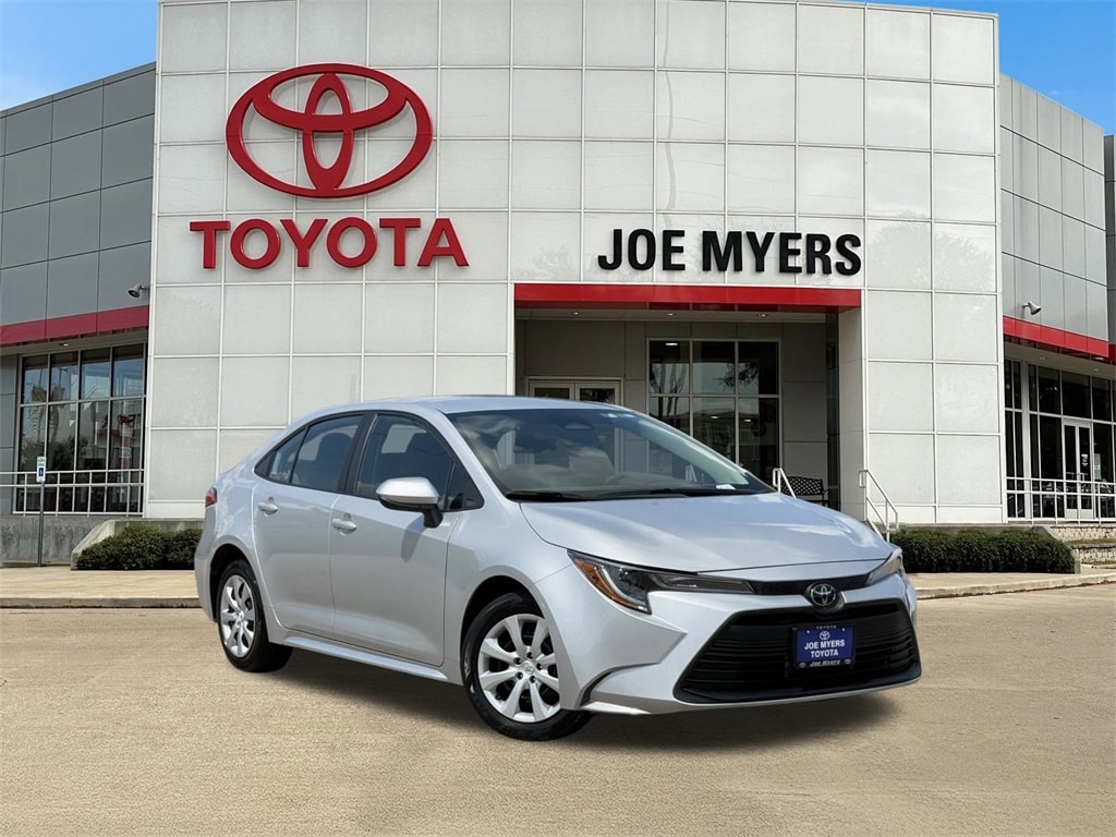 Used 2024 Toyota Corolla LE with VIN 5YFB4MDE6RP138221 for sale in Northfield, Minnesota