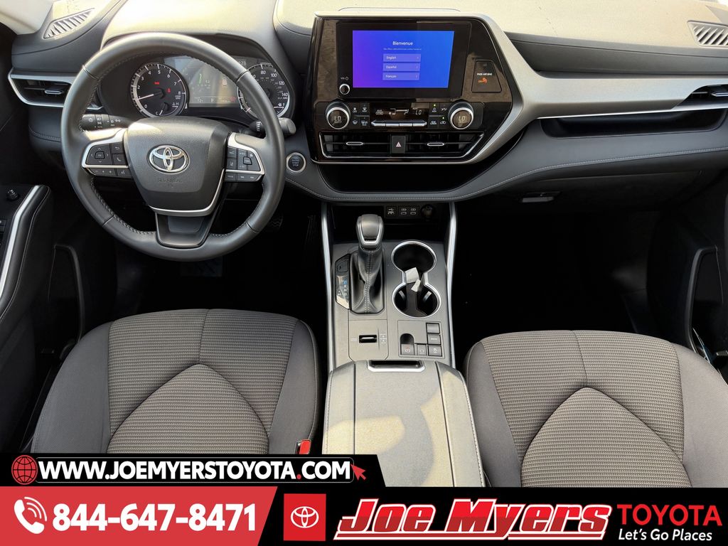 Used 2025 Midnight Black Metallic Toyota LE image 13