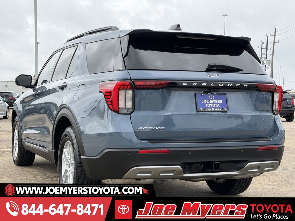 Used 2025 Vapor Blue Metallic Ford Active image 7