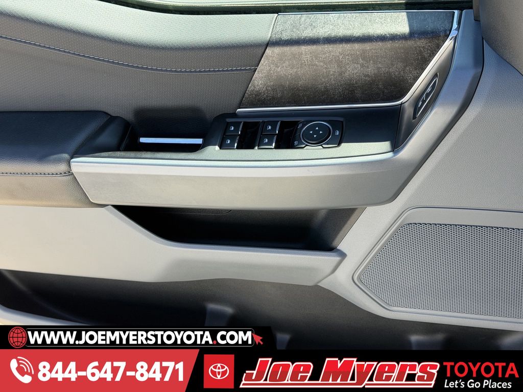 Used 2023 Oxford White Ford XLT image 26