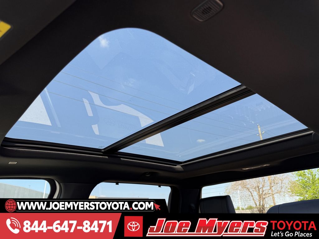 New 2026 Wind Chill Pearl Toyota Platinum image 21