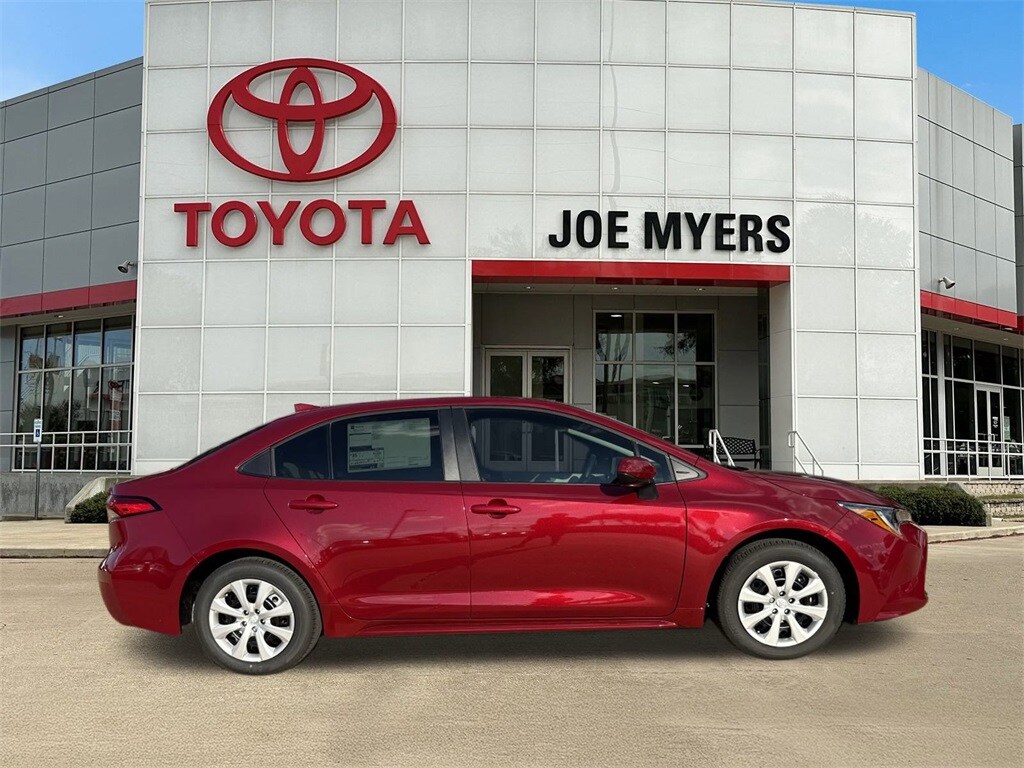2026 Toyota Corolla LE photo 3