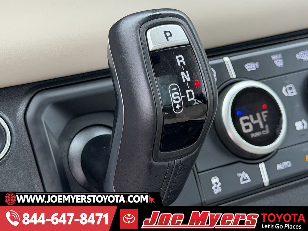 Used 2024 Fuji White Land Rover S image 20