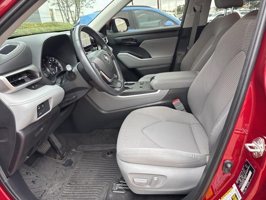 Used 2023 Toyota Highlander L SUV