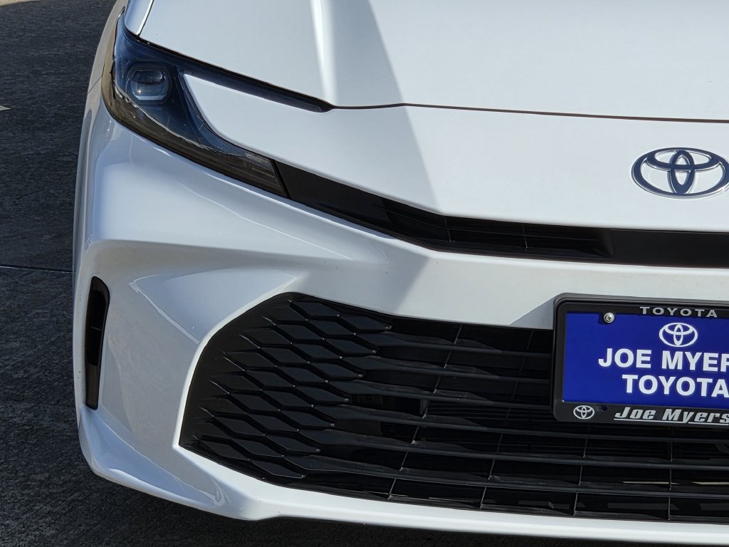 Used 2026 Ice Toyota LE image 5
