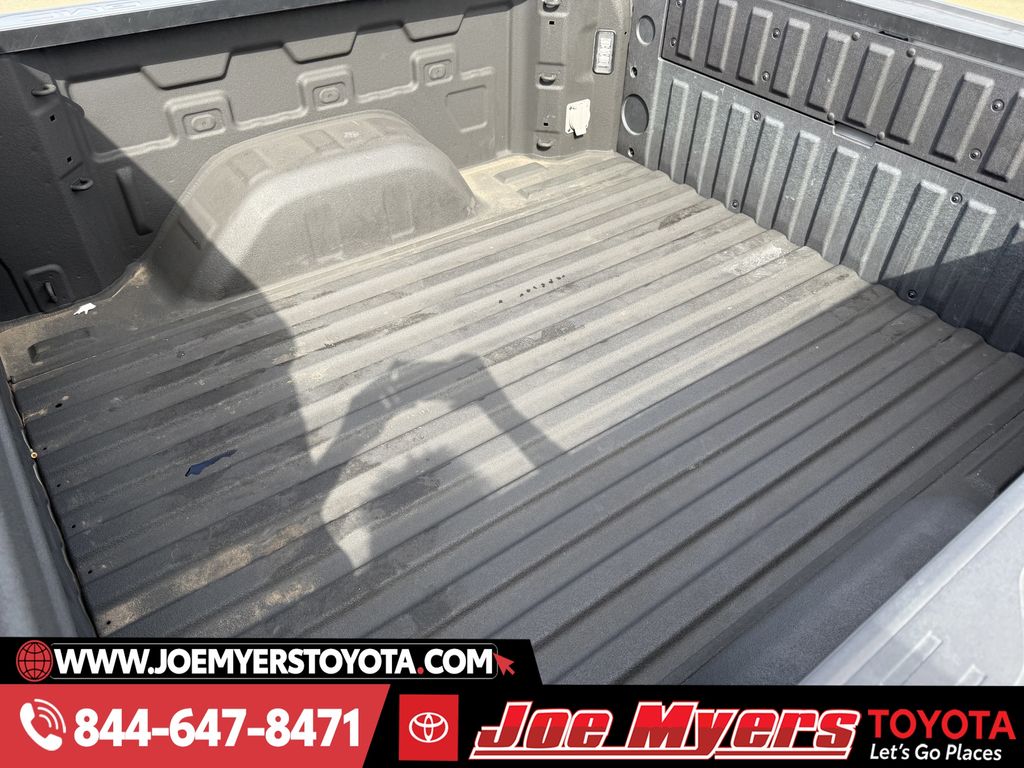 Used 2024 Summit White GMC SLT image 31