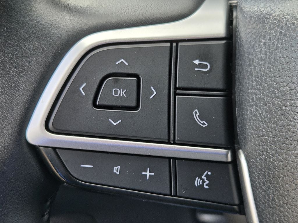 Used 2025 Cloud Toyota XLE image 24