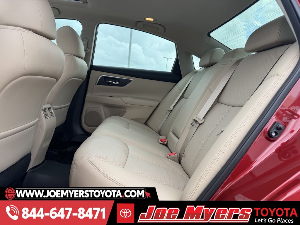 Used 2016 Cayenne Red Nissan 2.5 SL image 30