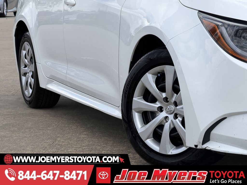 Used 2025 Ice Cap Toyota LE image 12