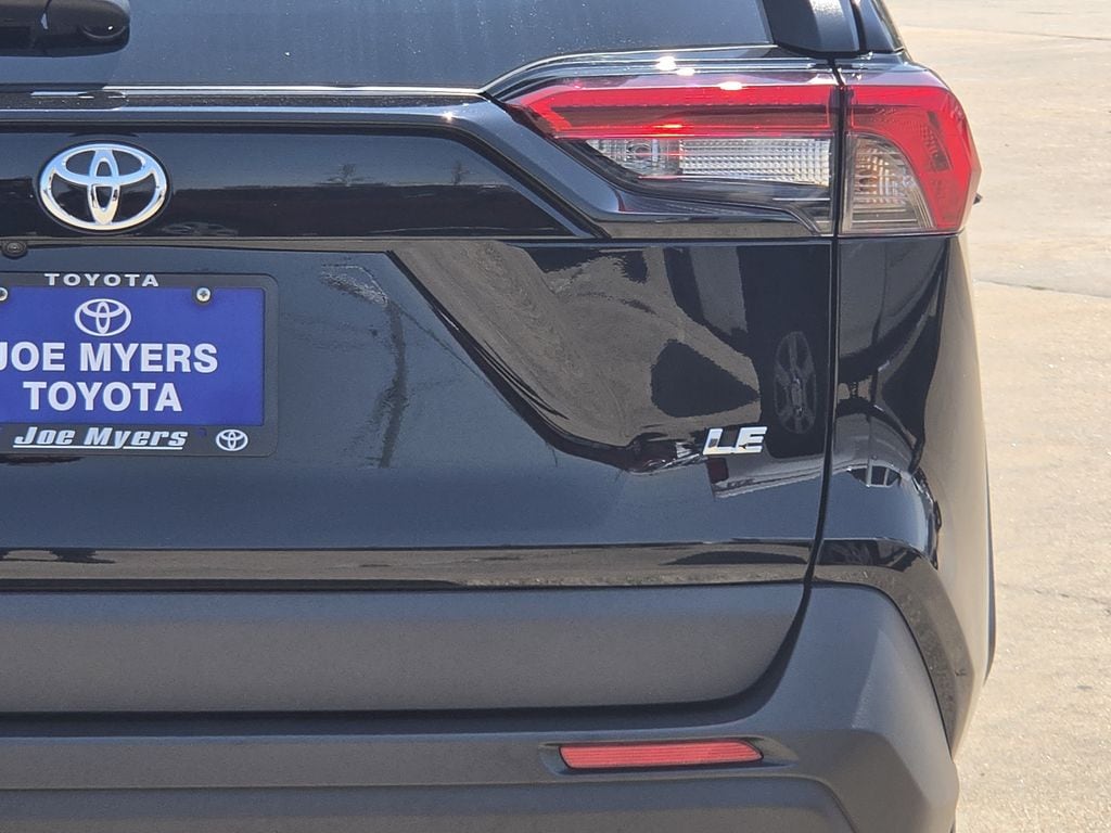 Used 2025 Midnight Black Metallic Toyota LE image 9