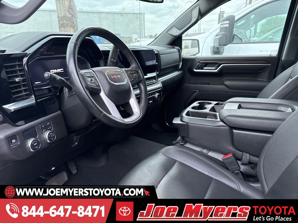 Used 2025 Summit White GMC SLT image 5