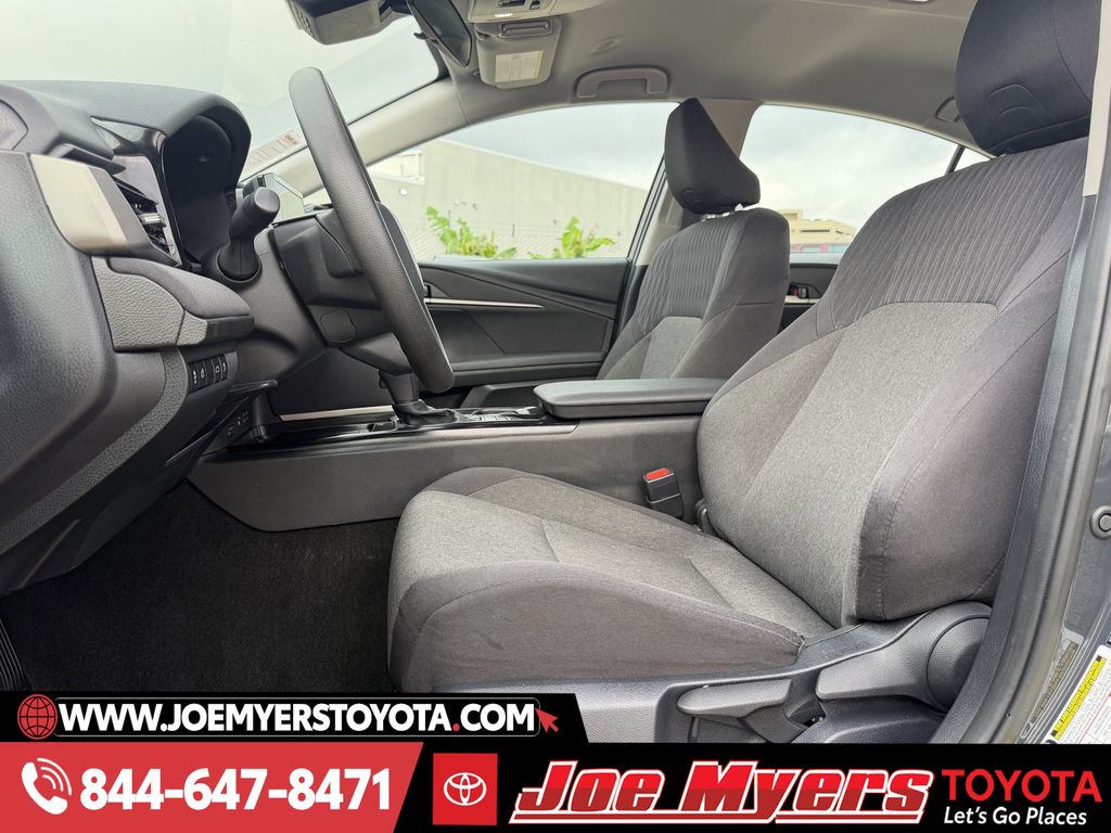Used 2025 Underground Toyota LE image 27