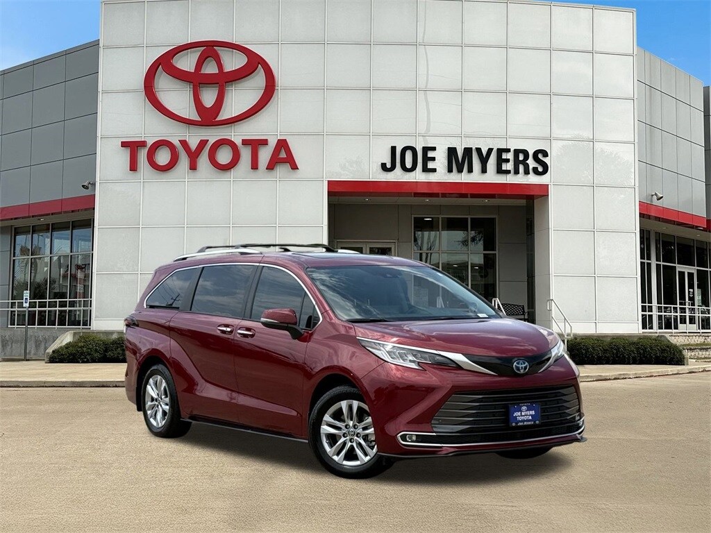 2024 Toyota Sienna Limited photo 2