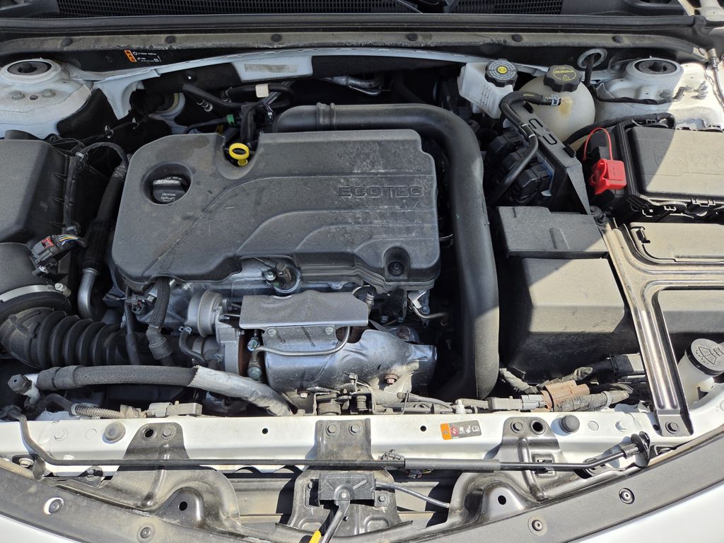 Used 2025 Summit White Chevrolet LT image 30