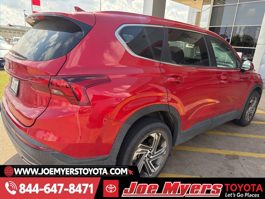 Used 2023 Calypso Red Hyundai SE image 2