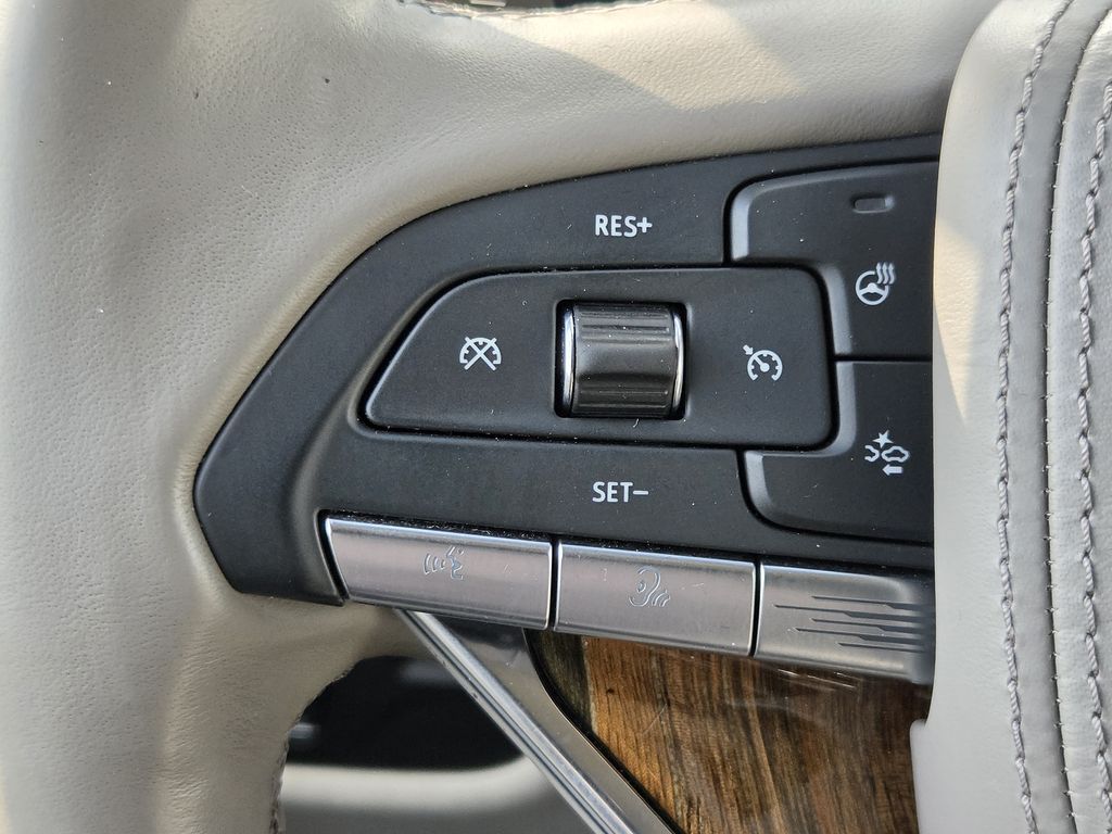 Used 2022 Crystal White Tricoat Cadillac Premium Luxury Platinum image 23