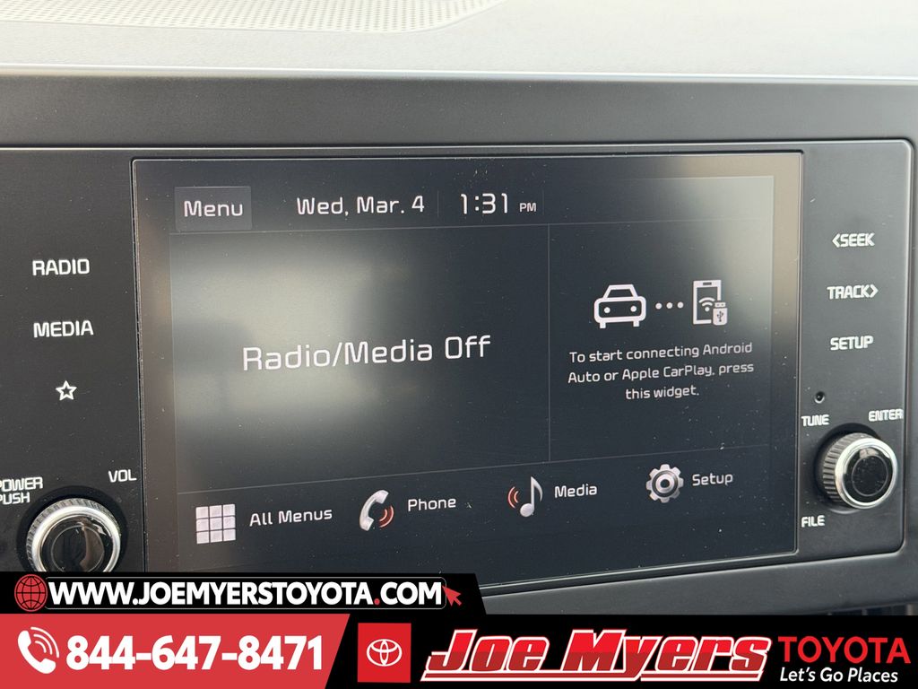 Used 2025 Snow White Pearl Kia LX image 17