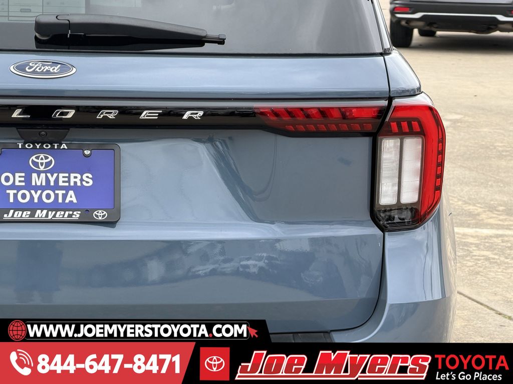 Used 2025 Vapor Blue Metallic Ford Active image 9