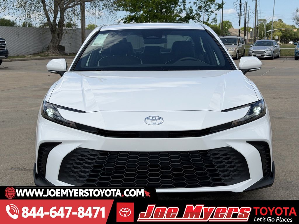 Used 2025 Ice Cap Toyota SE image 3