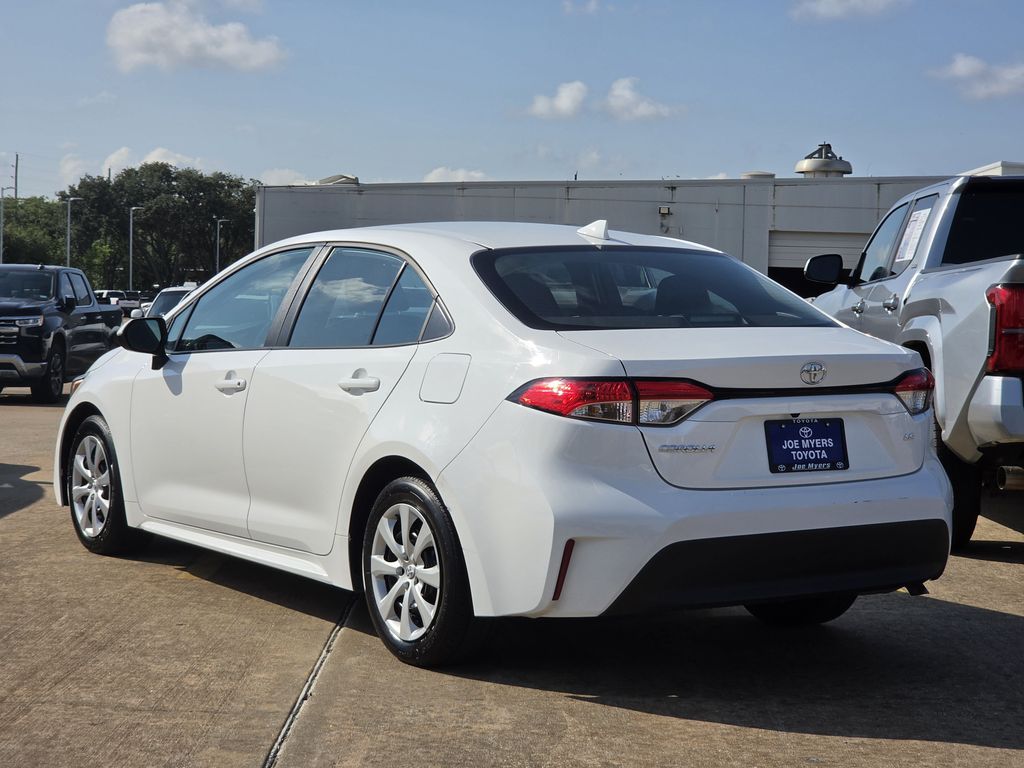 Used 2025 Ice Toyota LE image 7