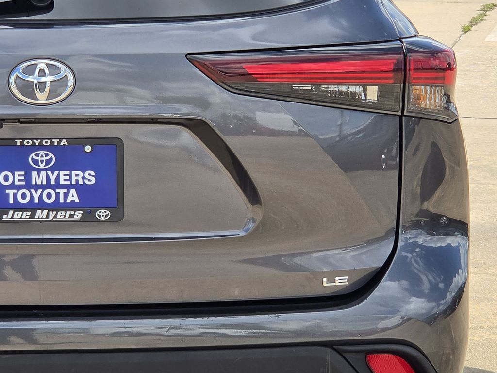 Used 2025 Magnetic Gray Metallic Toyota LE image 9
