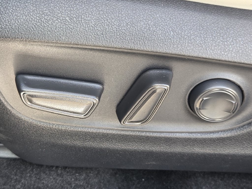 Used 2024 Silver Sky Metallic Toyota XLE Premium image 28