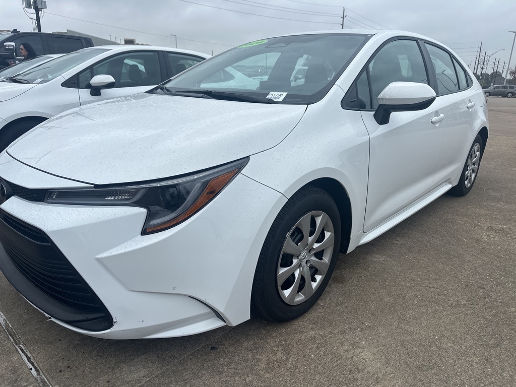 2025 Toyota Corolla LE's photo