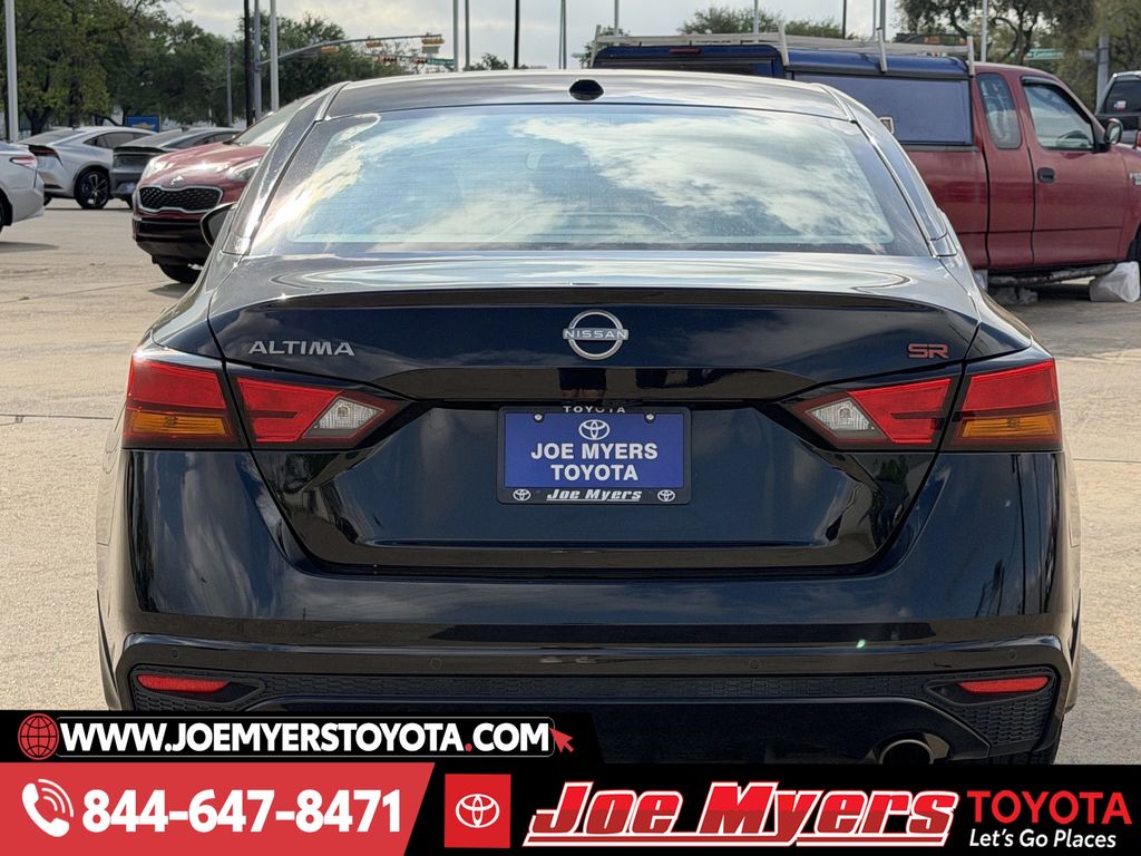 Used 2025 Super Black Clearcoat Nissan 2.5 SR image 8