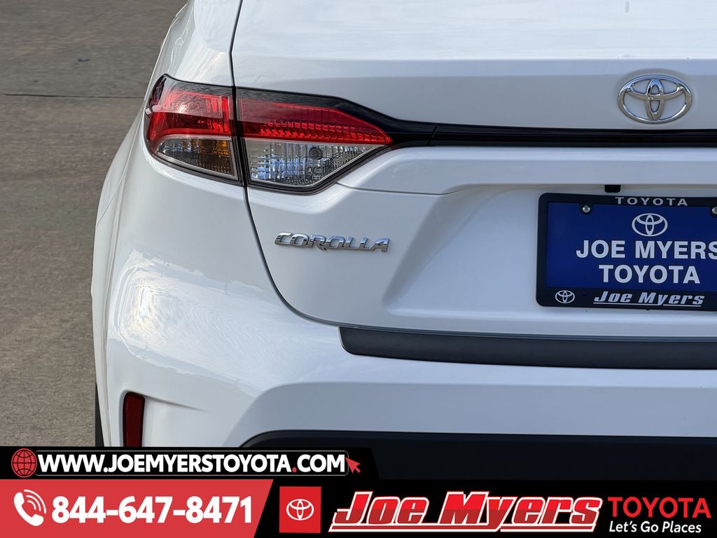 Used 2024 Ice Toyota LE image 10