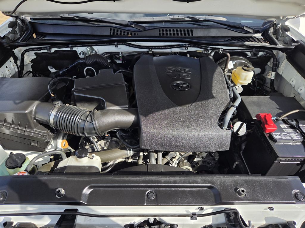 Used 2023 Ice Toyota SR5 image 30