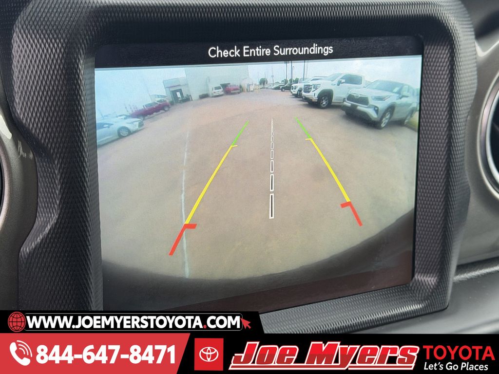 Used 2018 Bright White Clearcoat Jeep Unlimited Sahara image 18