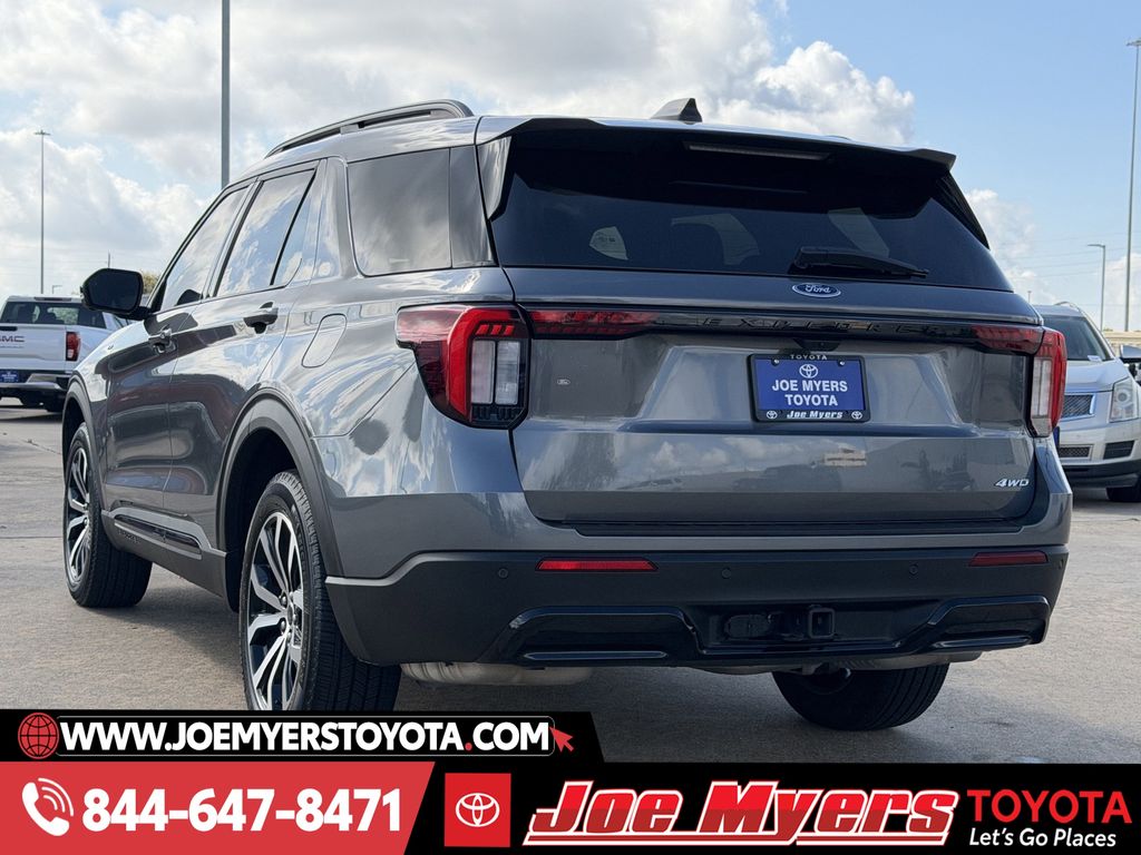 Used 2025 Gray Metallic Ford ST-Line image 7