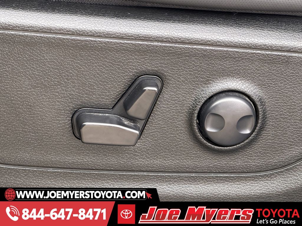 Used 2023 Hydro Blue Pearlcoat Ram Big Horn/Lone Star image 28