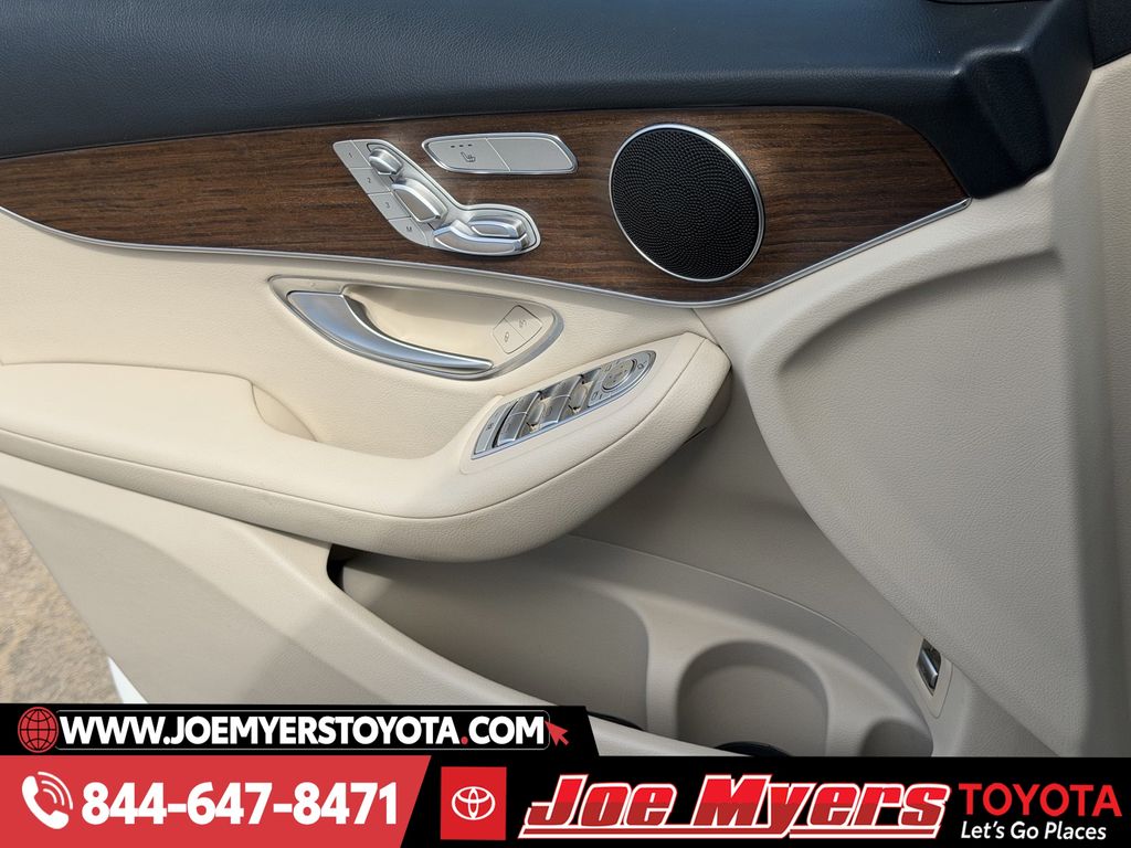 Used 2021 Polar White Mercedes-Benz GLC 300 image 27