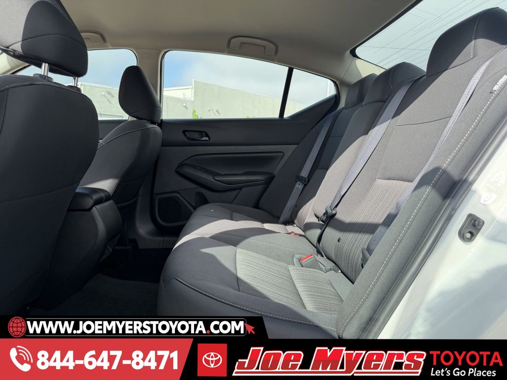 Used 2025 Glacier White Nissan 2.5 SV image 28
