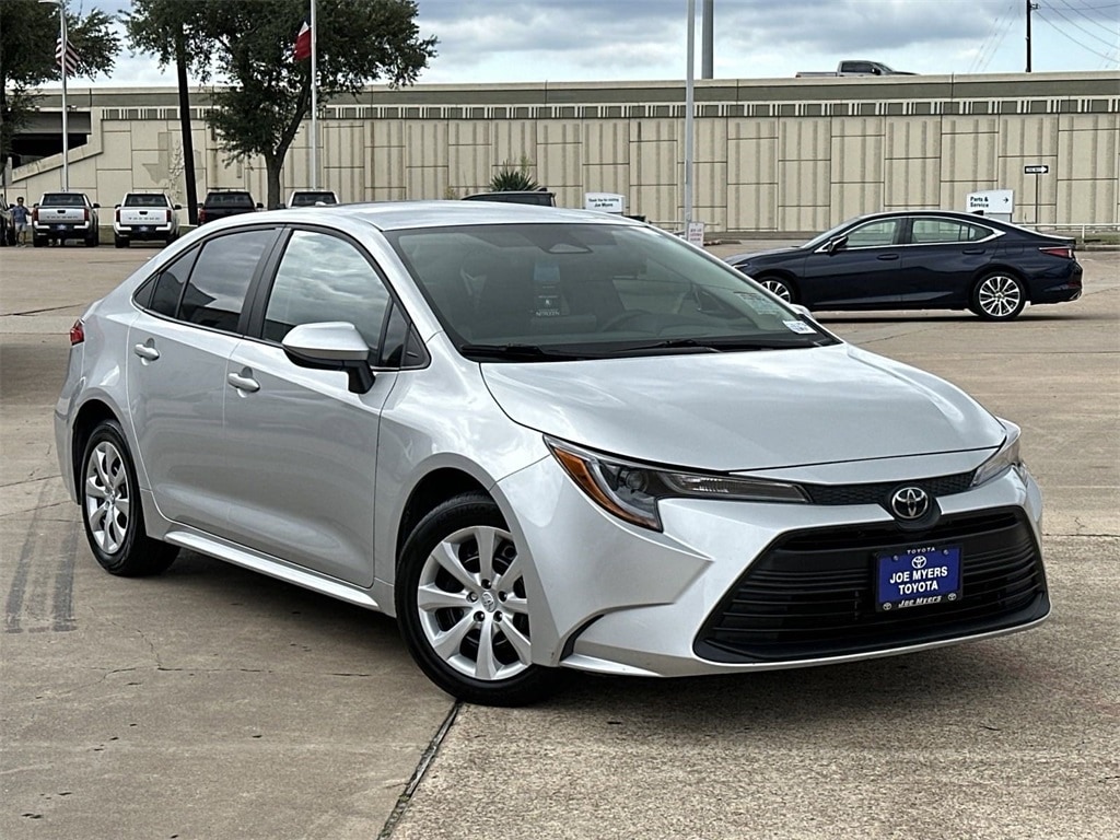 Used 2024 Toyota Corolla LE with VIN 5YFB4MDEXRP117534 for sale in Houston, TX