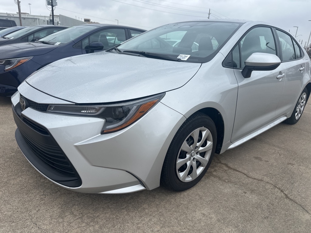 2025 Toyota Corolla LE's photo