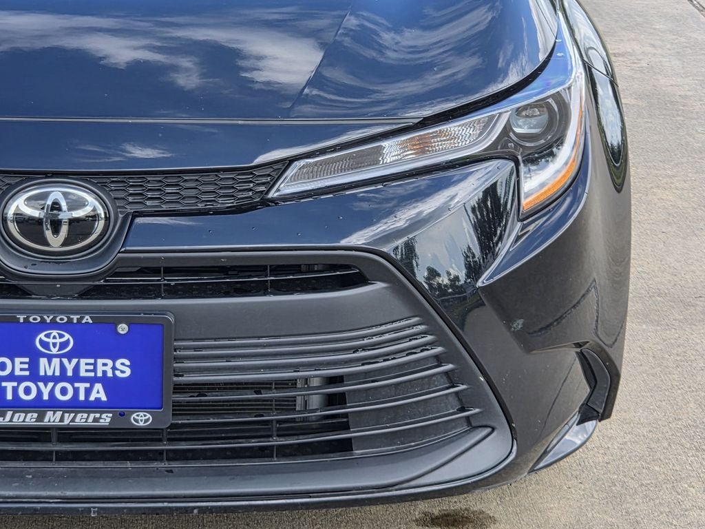 Used 2025 Midnight Black Metallic Toyota LE image 4